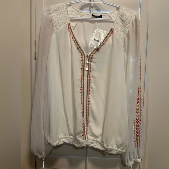 Cream beautiful embroidery on front and sleeves 3 button front lined - Picture 2 of 3